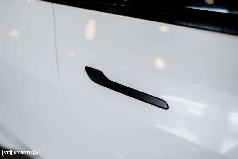 Tesla Model Y Long Range Dual Motor AWD - 11