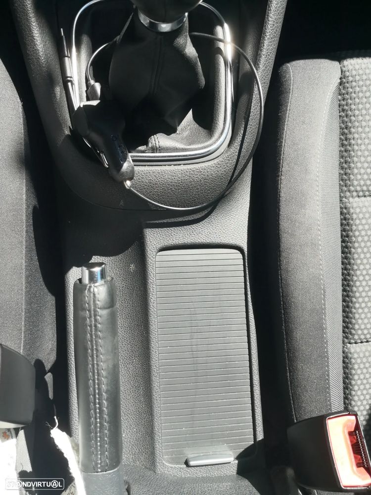 VW Golf 1.6 TDi Confortline - 14