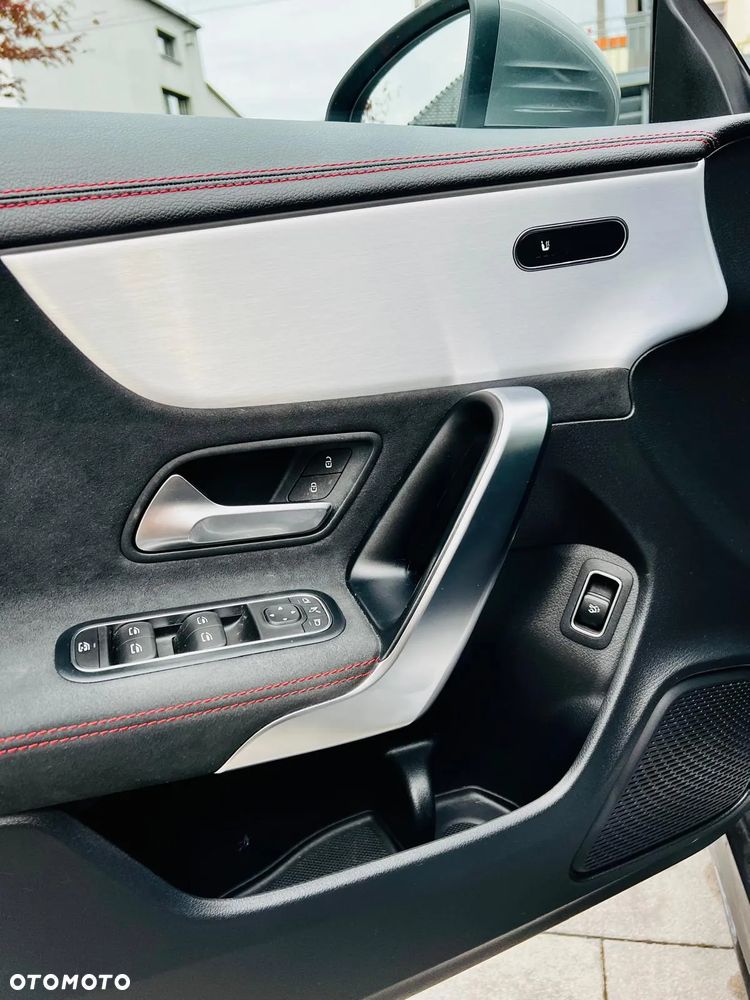 Mercedes-Benz CLA 200 AMG Line 7G-DCT - 2