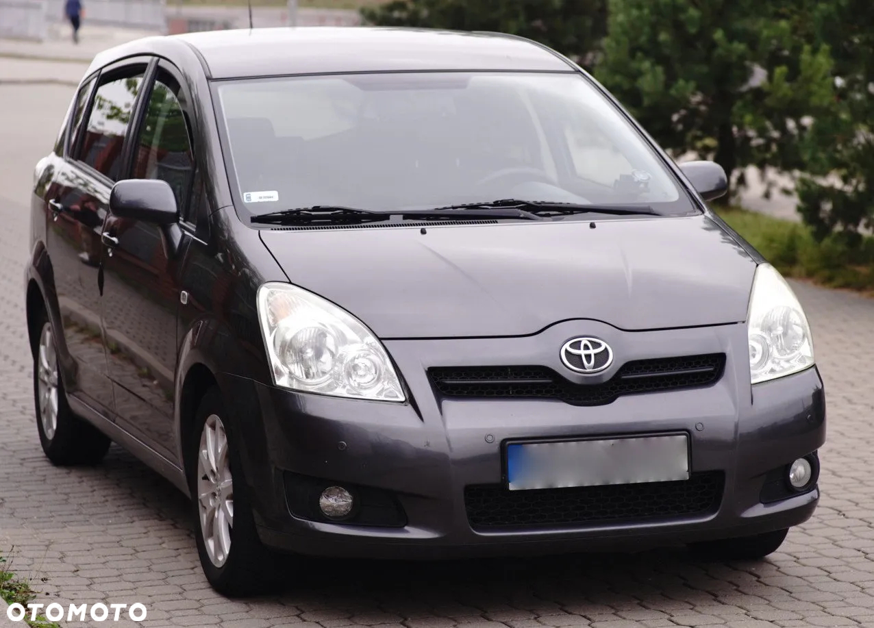 Toyota Corolla Verso 2.2 D-4D - 4