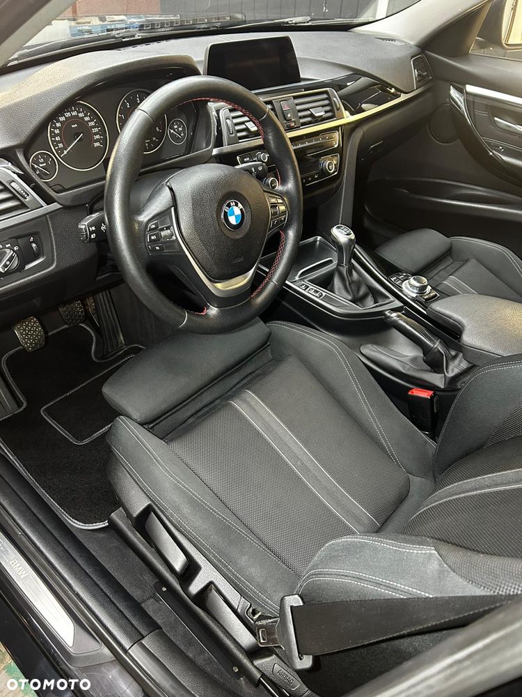 BMW Seria 3 318d xDrive M Sport - 14