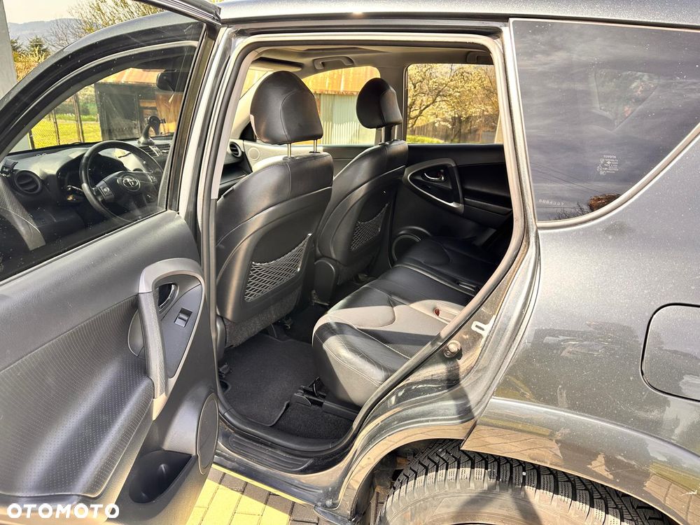 Toyota RAV4 2.2 D-4D X - 12