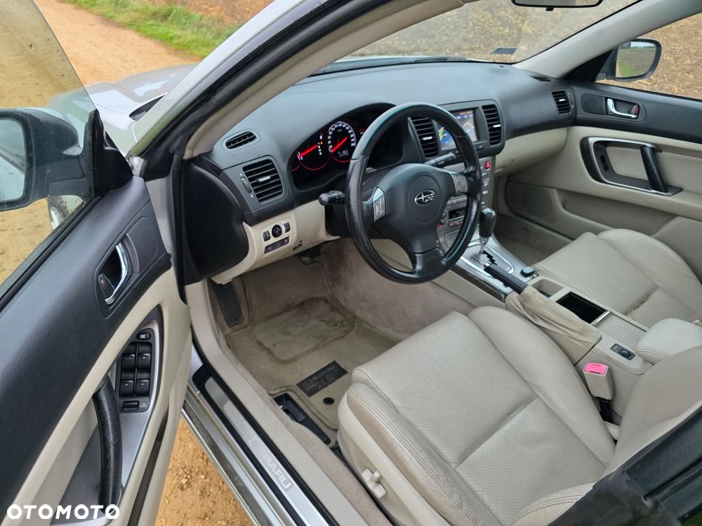 Subaru Legacy - 13