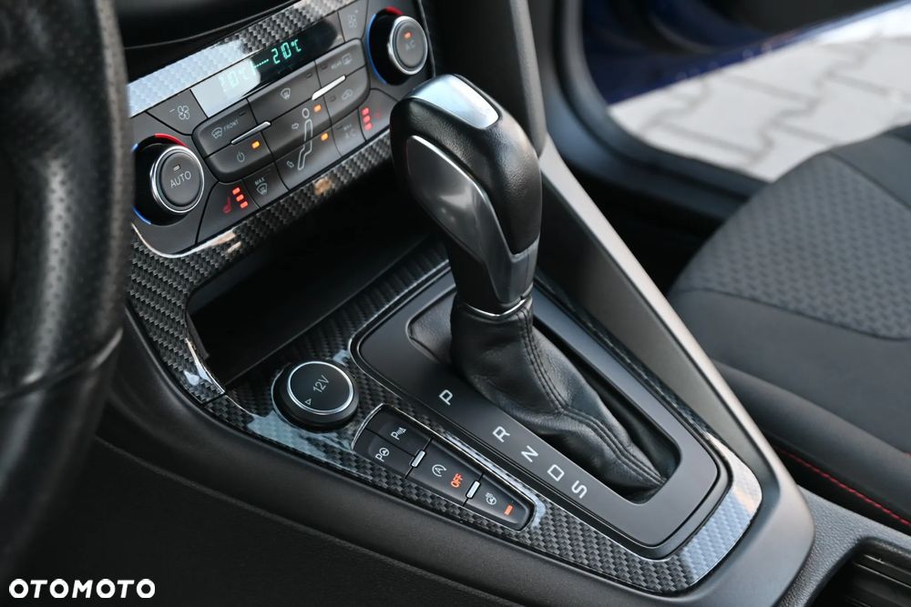 Ford Focus SW 1.5 EcoBoost S&S ST-LINE - 37