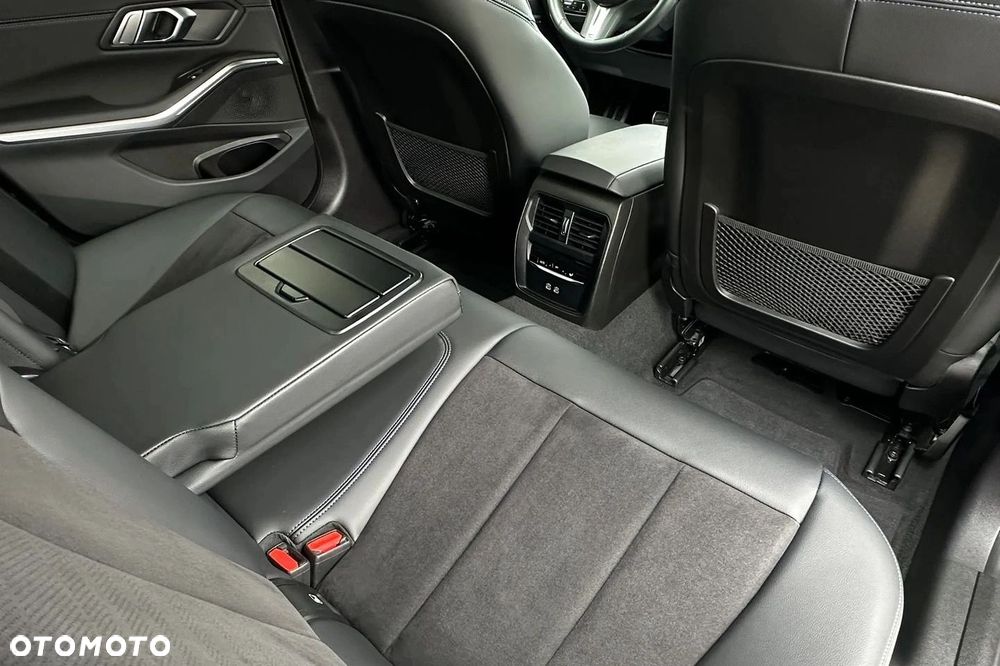 BMW Seria 3 320d xDrive M Sport sport - 28