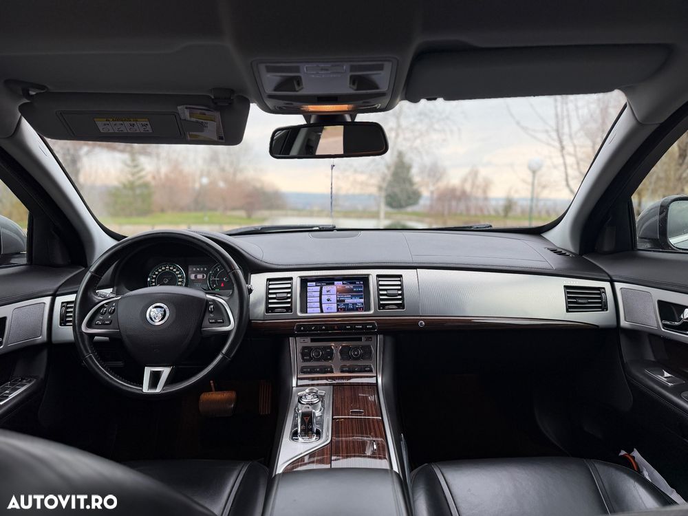 Jaguar XF 2.2 - 6
