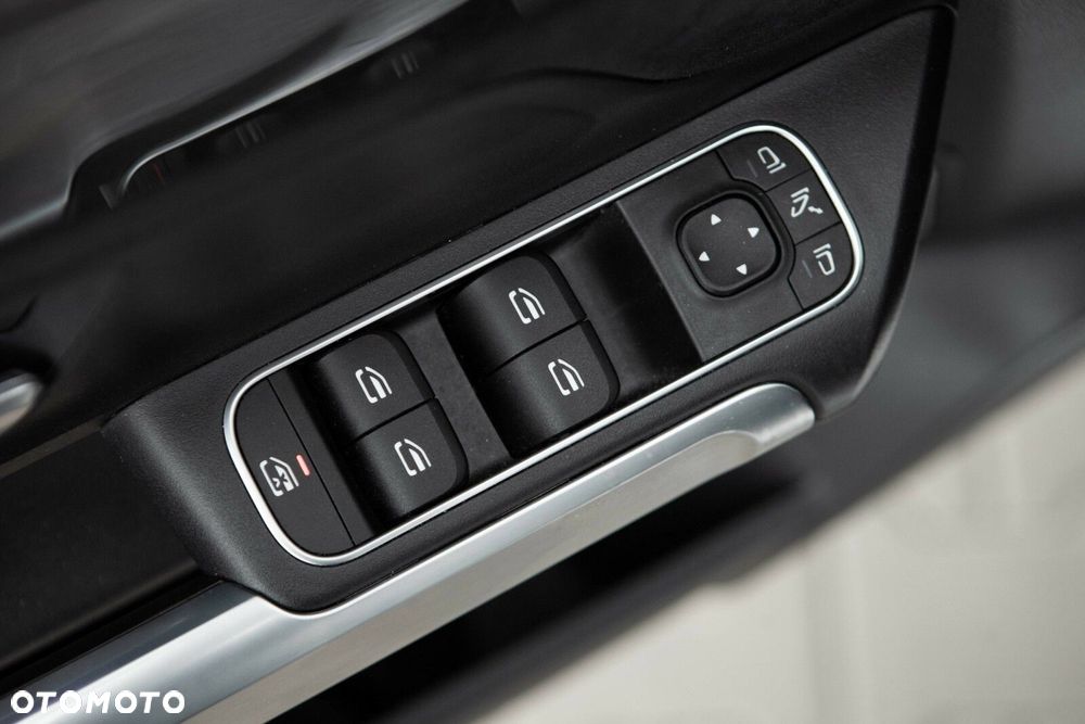 Mercedes-Benz GLB - 16