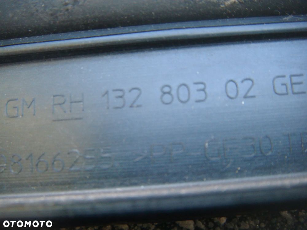 opel astra J  13r  listwy szyby przód komplet 13280302  13280303 - 2