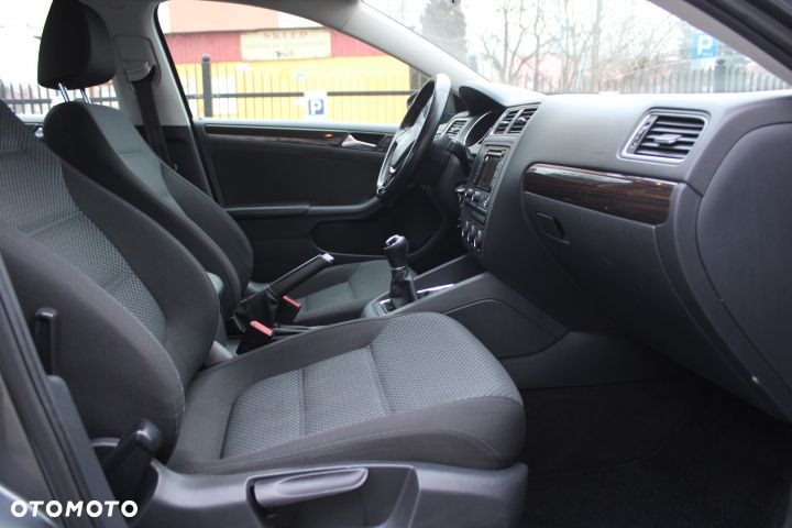 Volkswagen Jetta 1.4 TSI BMT Trendline - 26