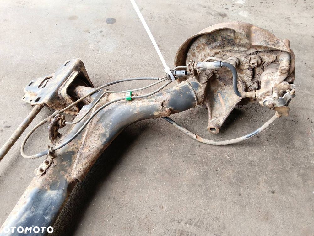 BELKA OŚ ZAWIESZENIA TYŁ TARCZE Z ABS AUDI 80 B4 SEDAN - 2