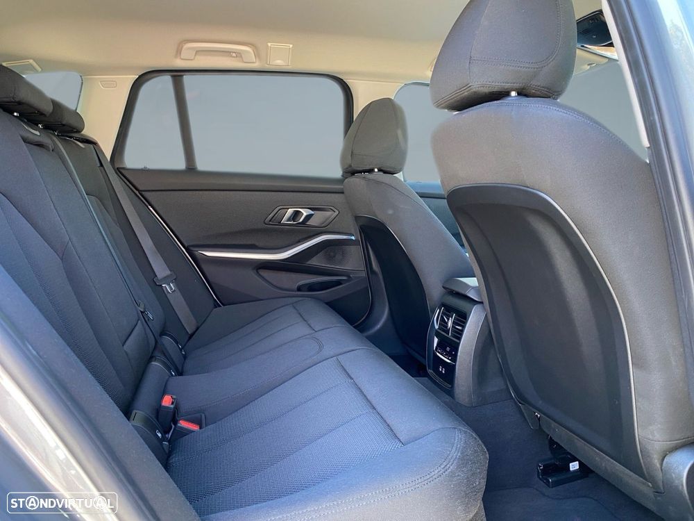 BMW 330 e Touring Auto - 19