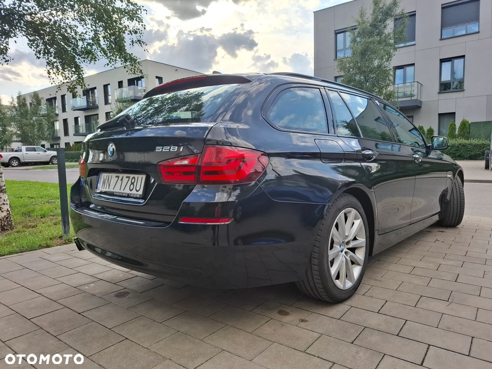BMW Seria 5 528i xDrive Sport-Aut - 12