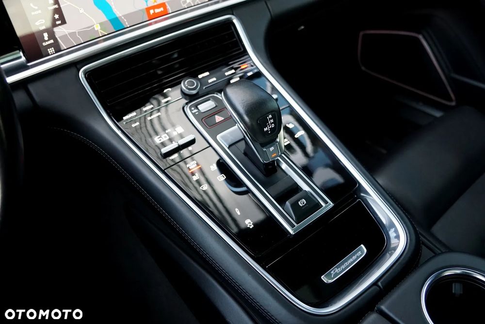 Porsche Panamera 4 - 36