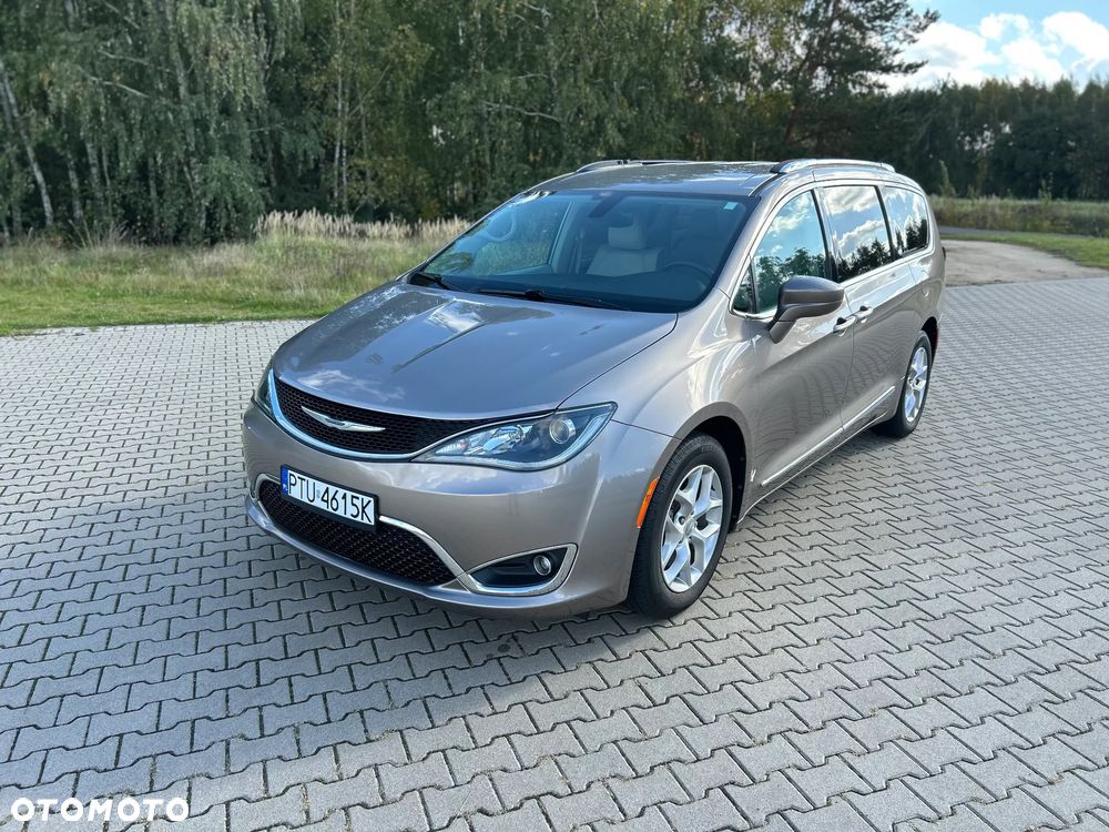 Chrysler Pacifica - 16