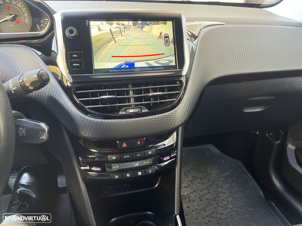 Peugeot 2008 1.2 PureTech Allure EAT6 - 12
