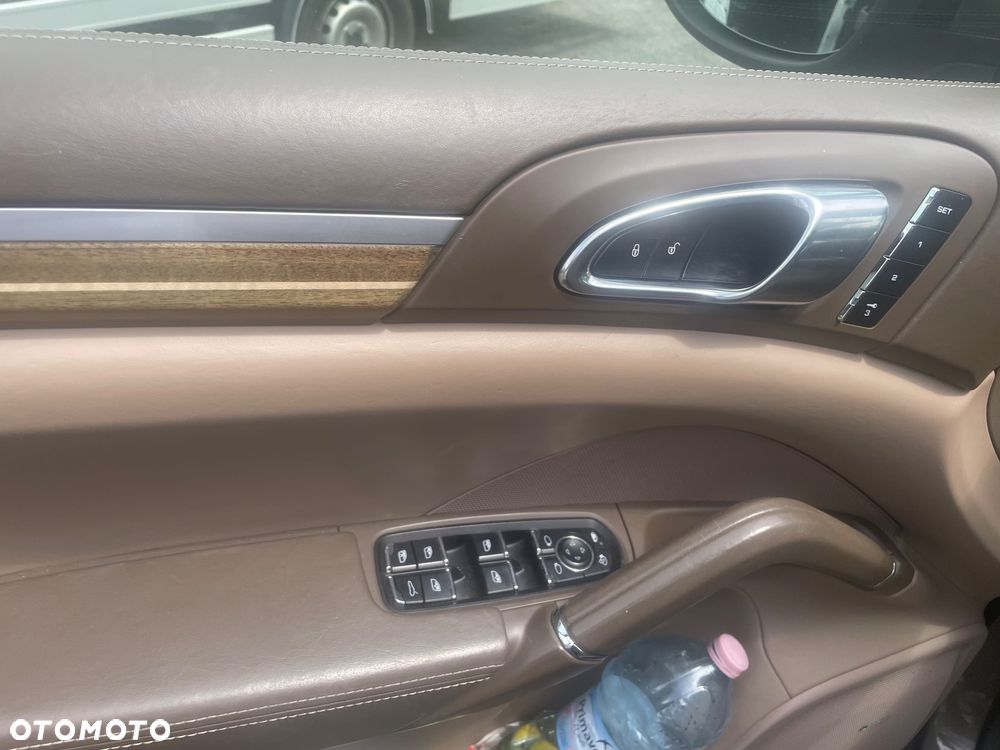 Porsche Cayenne Platinum Edition - 15