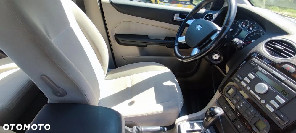 Ford Focus 1.6 16V Ghia - 16