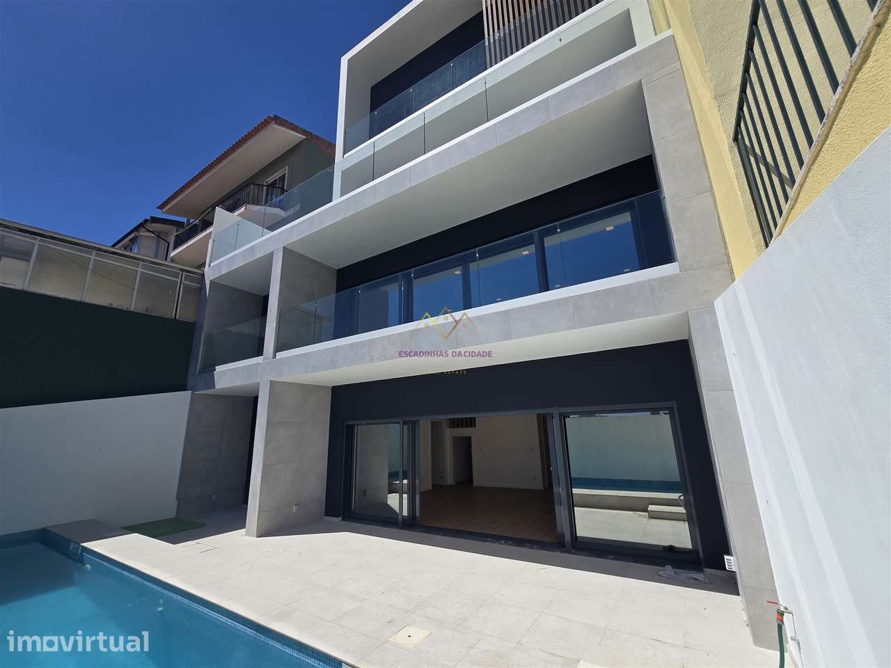 Moradia T5 com piscina e elevador em Loures - Grande imagem: 2/54