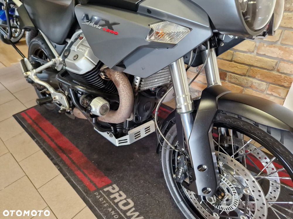 Moto Guzzi Stelvio - 14