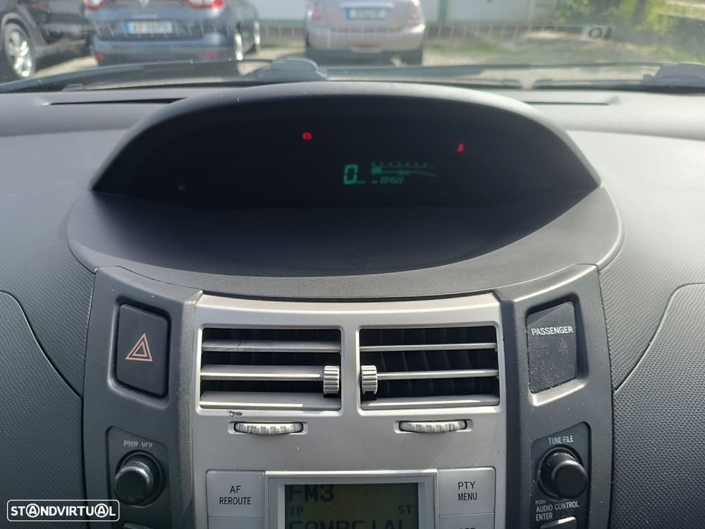 Toyota Yaris 1.0 VVT-i AC - 21