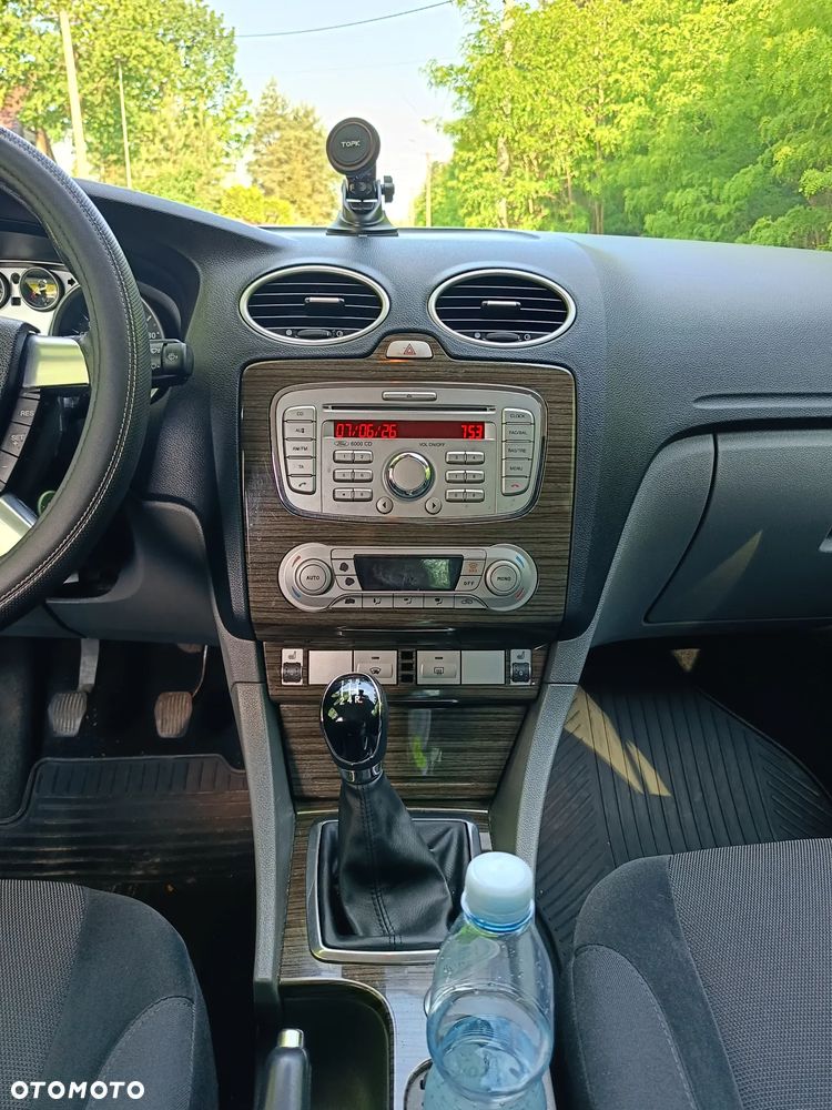 Ford Focus 1.6 16V Ghia - 11