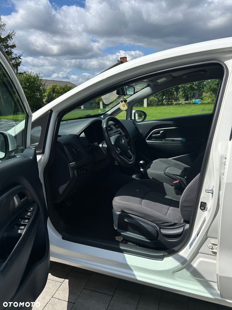 Kia Rio - 5