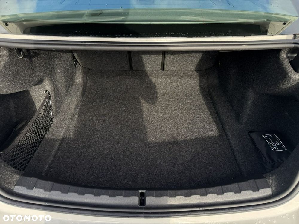 BMW Seria 3 318i M Sport - 25