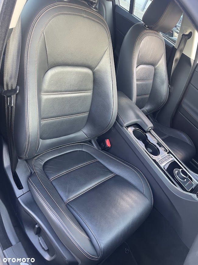 Jaguar XE 2.0 D Prestige - 20