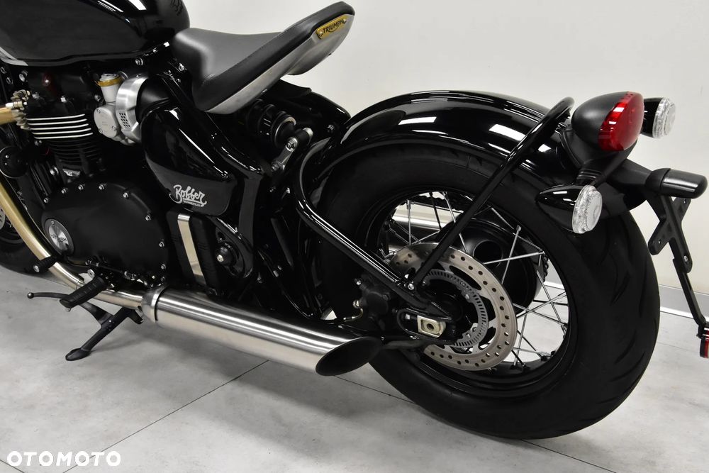 Triumph Bonneville Bobber - 39