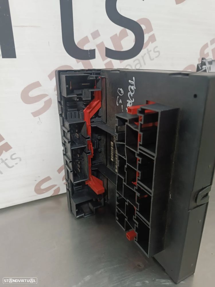 CAIXA FUSIVEIS / MODULO BCM CONFORTO VOLKSWAGEN GOLF V / TOURAN REF. 1K0937049M - 1