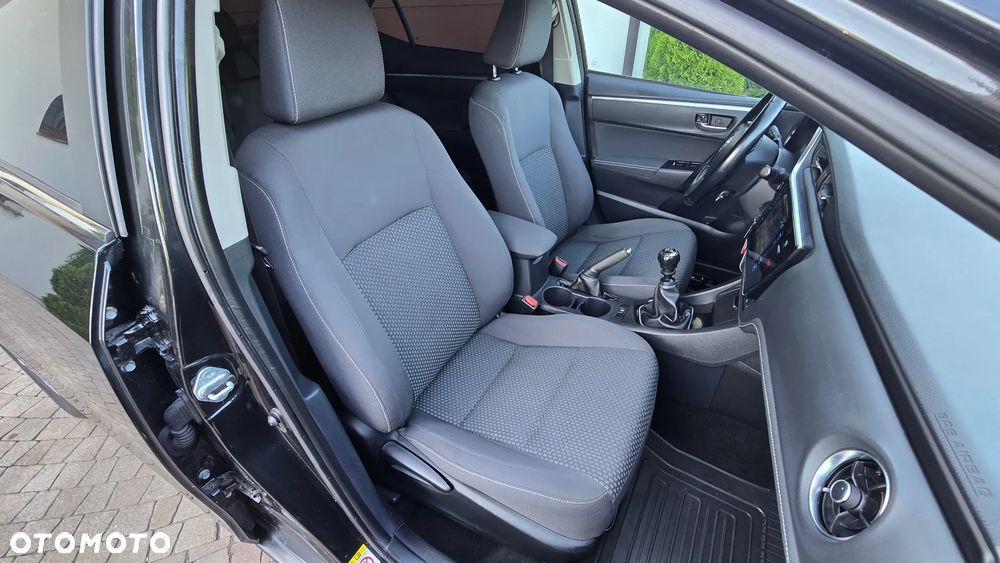 Toyota Corolla - 30
