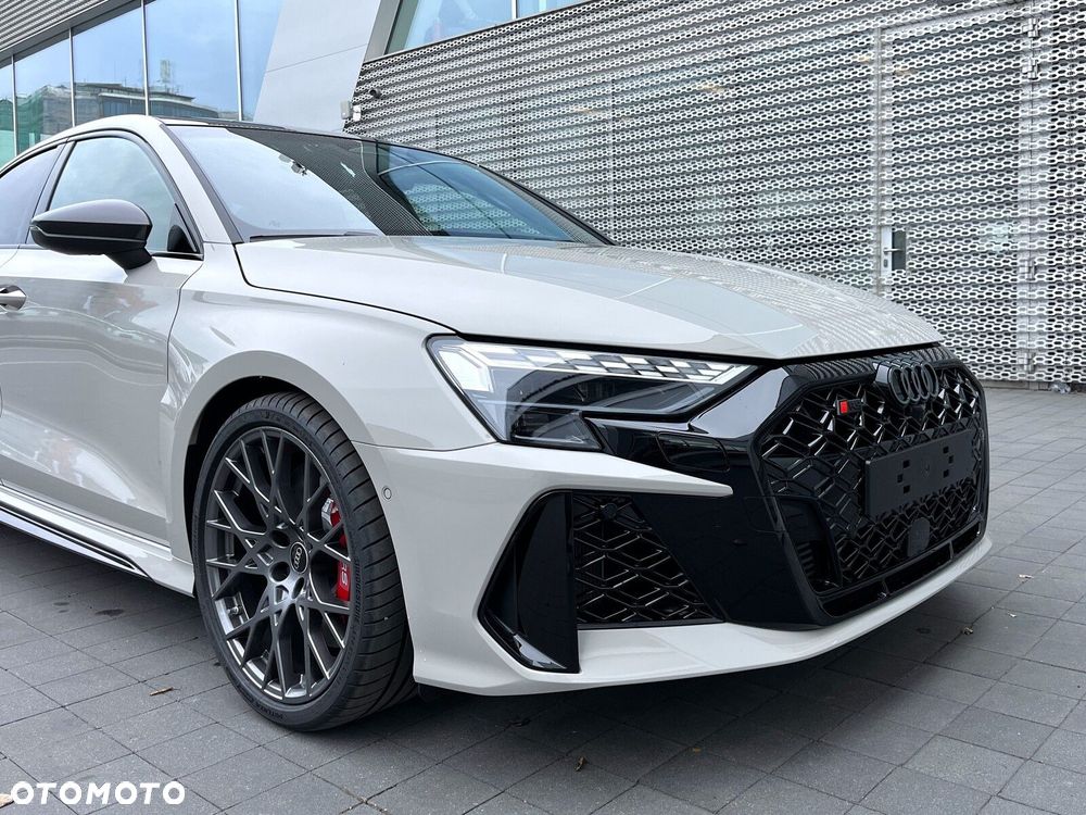 Audi RS3 Limousine - 11