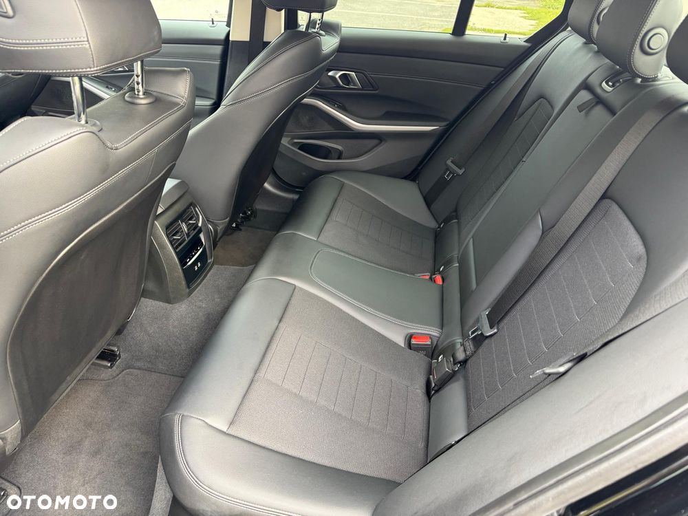 BMW Seria 3 318i - 11