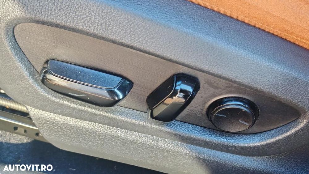 Lexus UX 300e Luxury Line - 26