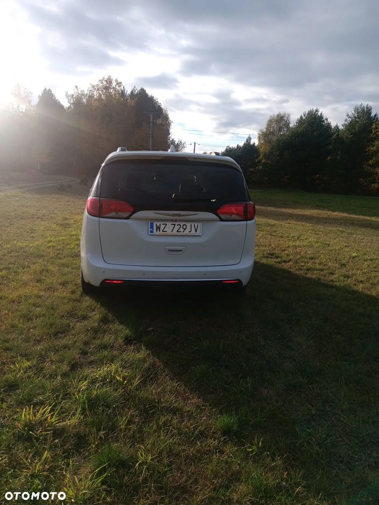 Chrysler Pacifica - 5