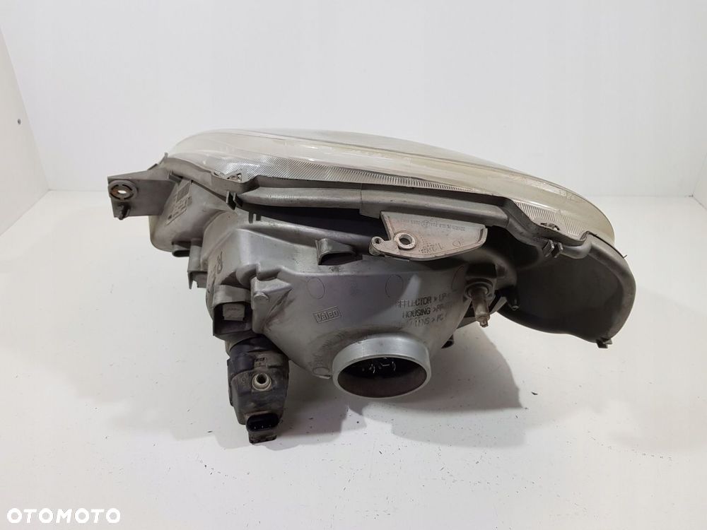 LAMPA PRAWA PRZEDNIA RENAULT TRAFIC 1.9 7700311372 - 3