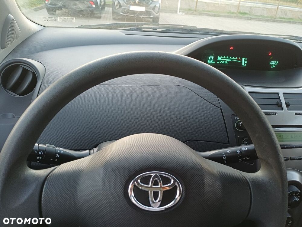 Toyota Yaris 1.0 Terra - 19