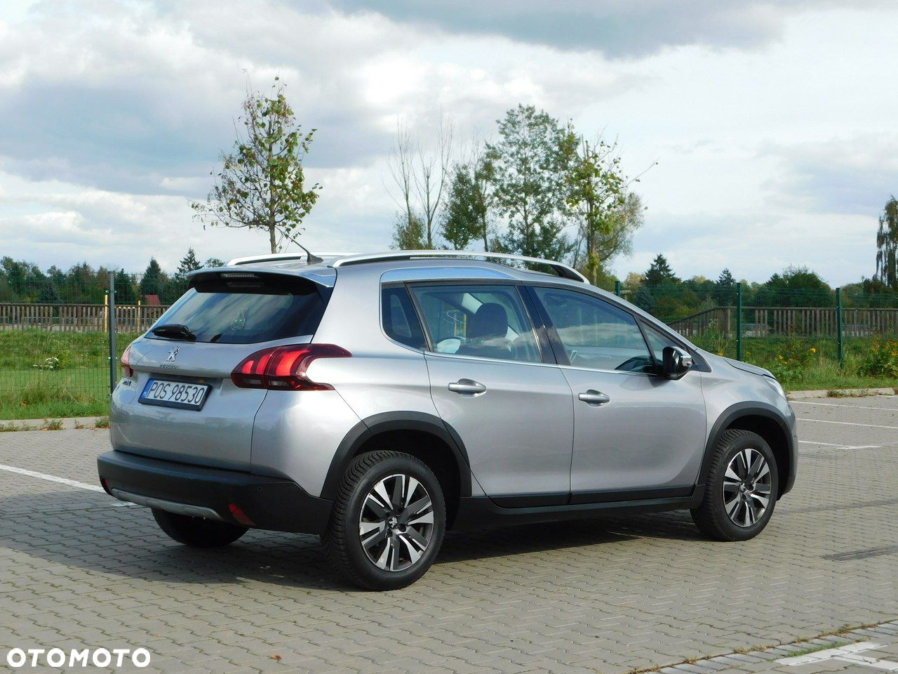 Peugeot 2008 1.2 Pure Tech GPF Allure S&S - 4