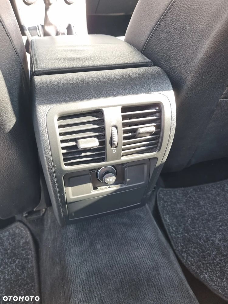 Volkswagen Passat 2.0 TDI DPF Highline - 16