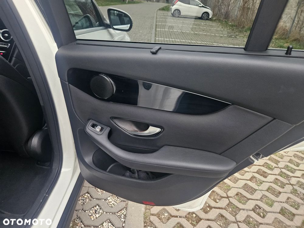 Mercedes-Benz GLC 220 d 4Matic 9G-TRONIC - 23