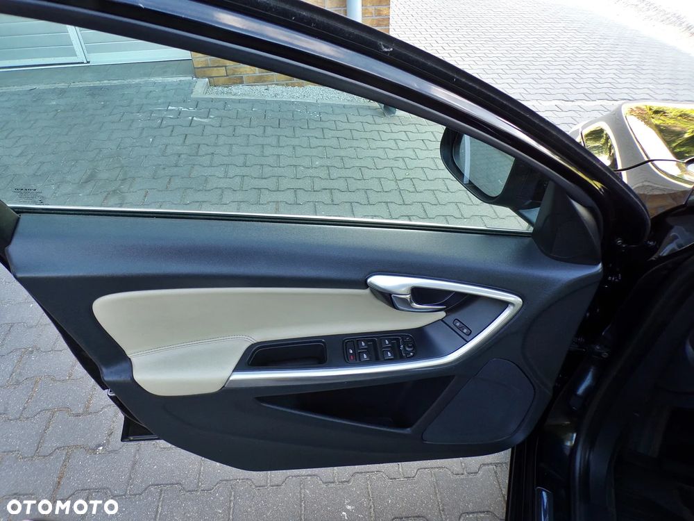 Volvo V60 D3 Summum - 17