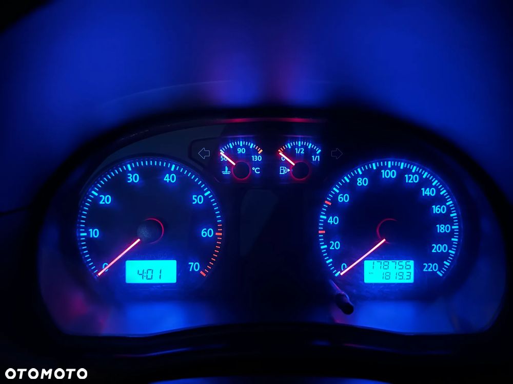 Volkswagen Polo - 11