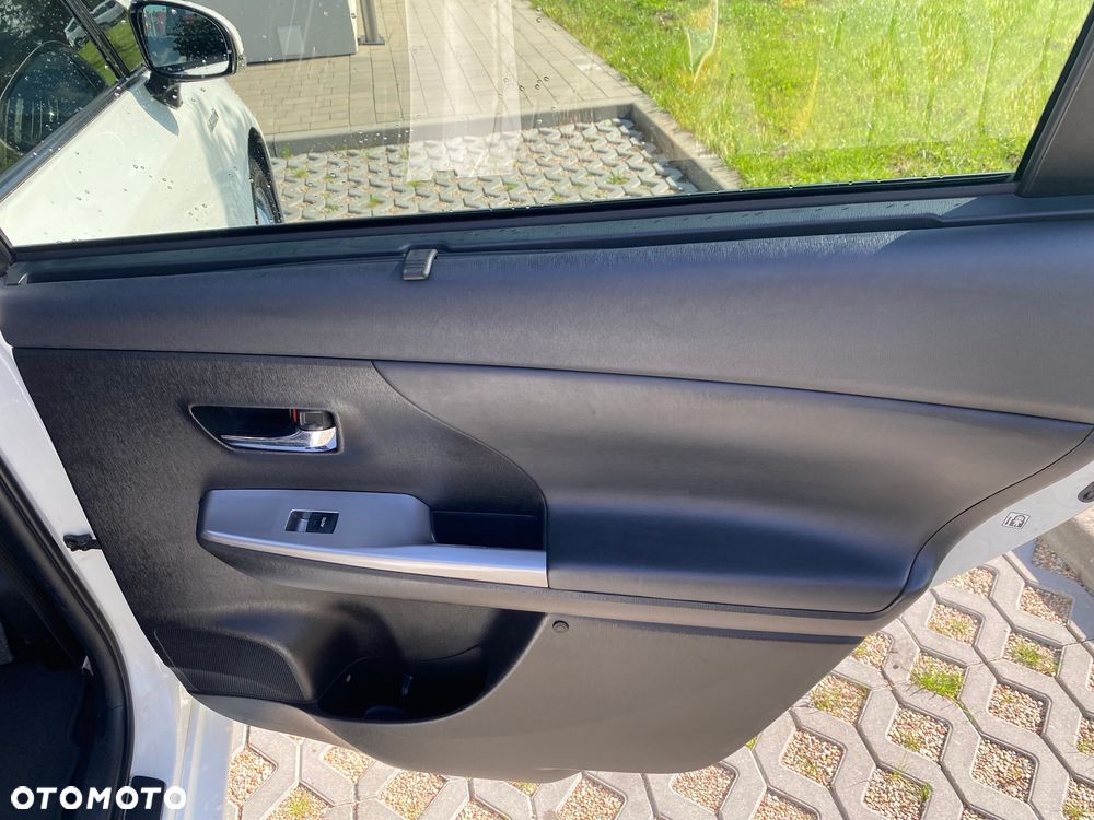 Toyota Prius+ (Hybrid) Comfort - 19