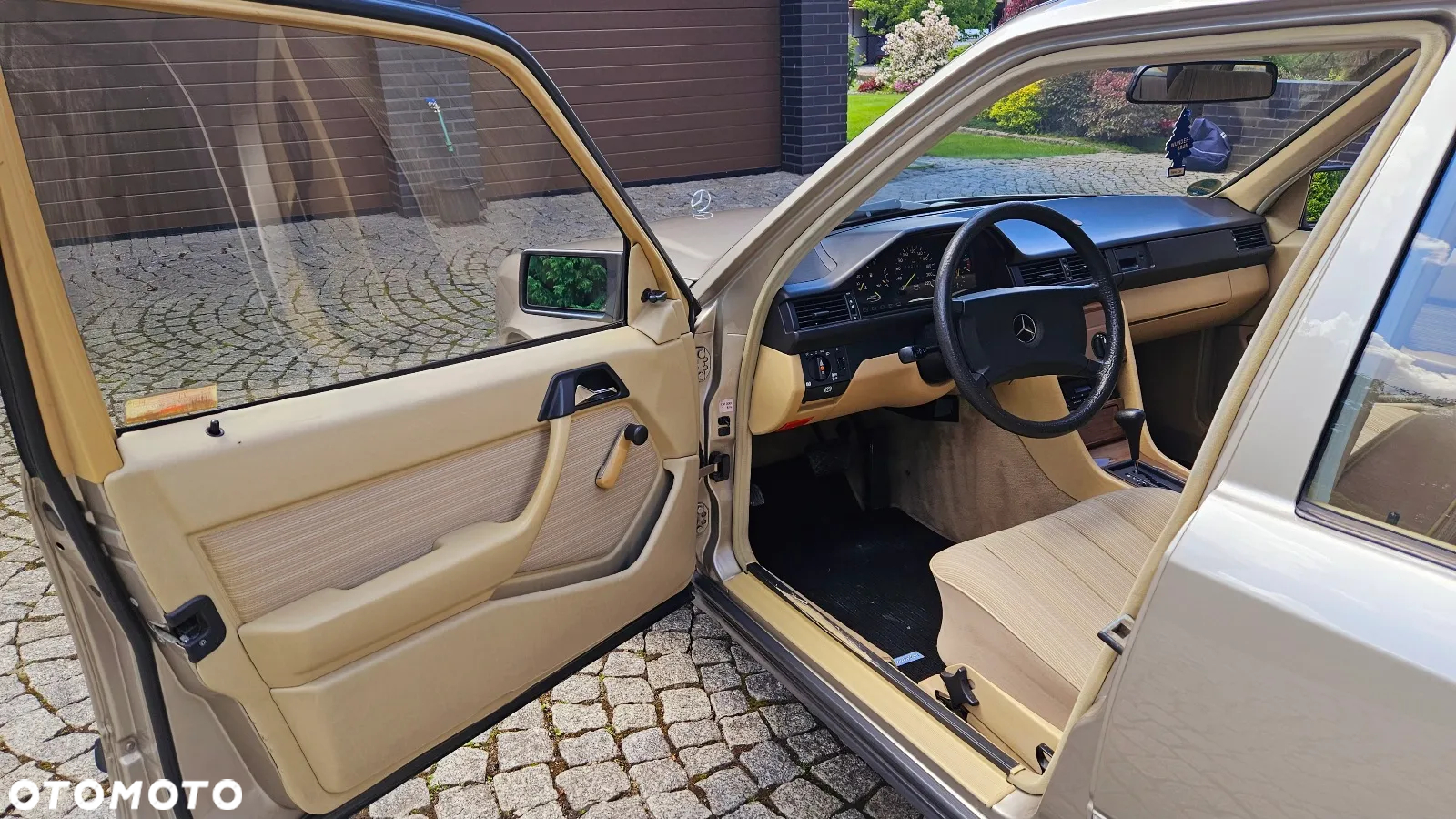 Mercedes-Benz W124 (1984-1993) - 12