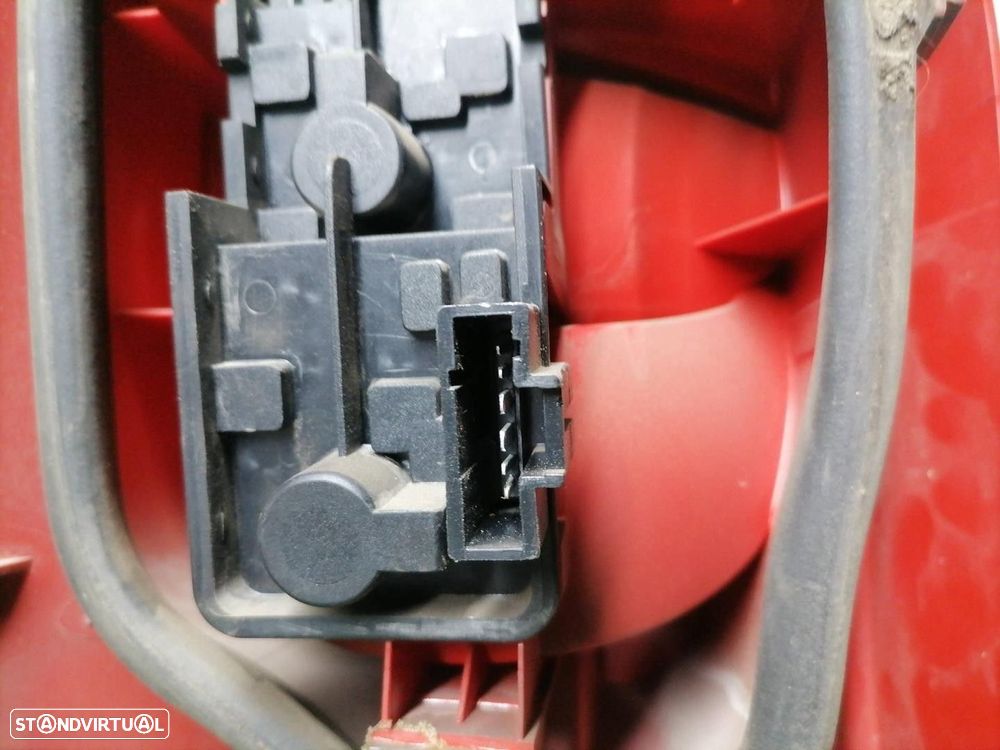 FAROLIM TRASEIRO DIREITO CITROEN XSARA PICASSO 2000 - - 3