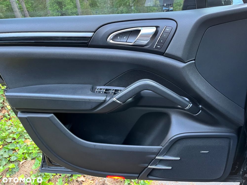 Porsche Cayenne Platinum Edition - 30