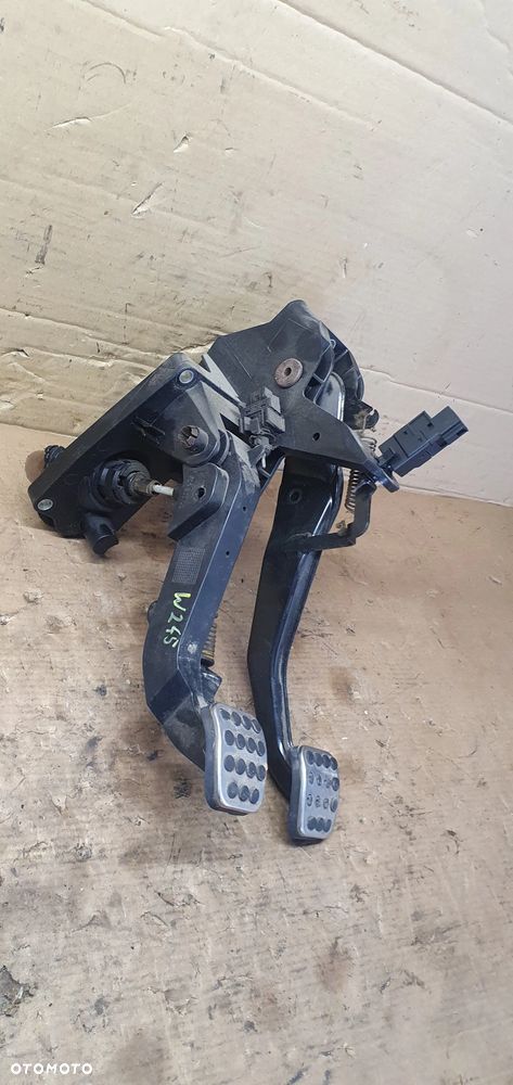 Pedał sprzęgła hamulca Mercedes W245 A1692902401 - 2