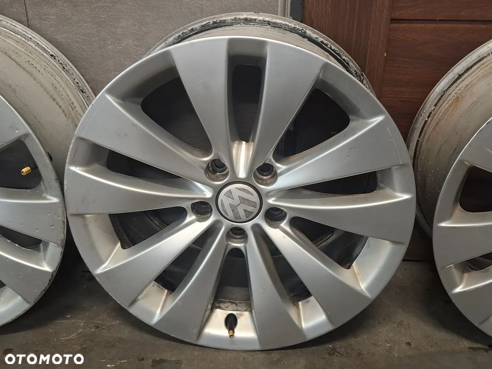 Felgi aluminiowe 17 cali Volkswagen Passat CC 2009 rok komplet nr 3C8601025A - 4