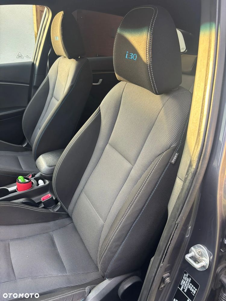 Hyundai i30 blue Kombi 1.6 GDi Passion - 12