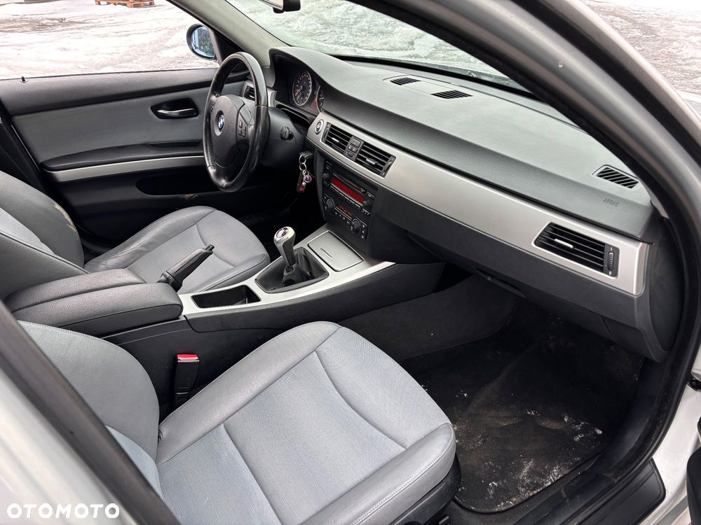 BMW Seria 3 ver-320i - 13